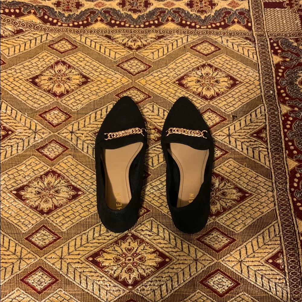 NWOT Elegant Black Suede Loafers with Chain Trim - Picture 3 of 7